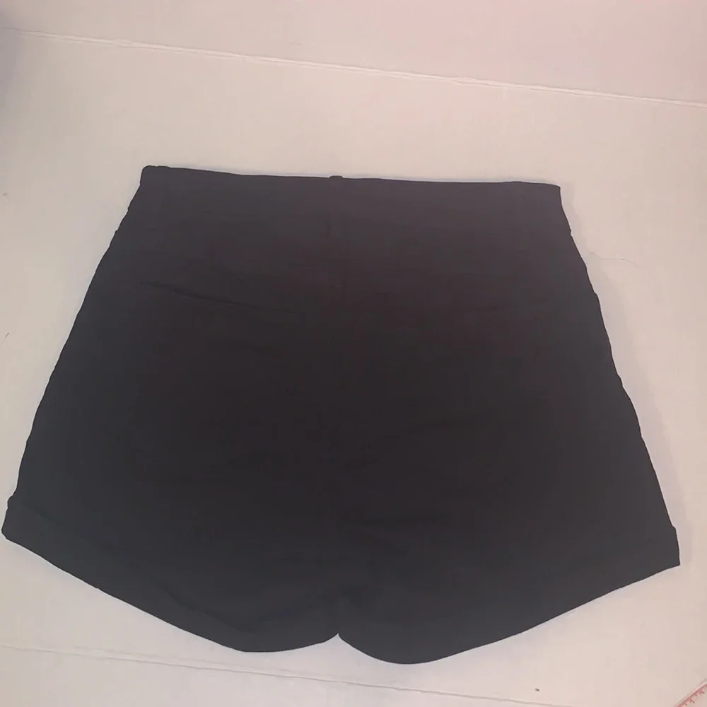 H&M high waisted black cuffed shorts - Picture 6 of 6